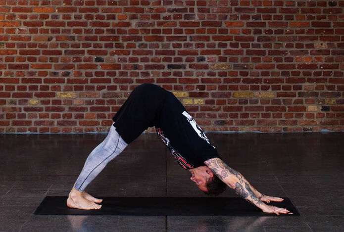 <b>Surya Namaskar – der  Sonnengruß <font color=#b40019>(3:50)</font></b>