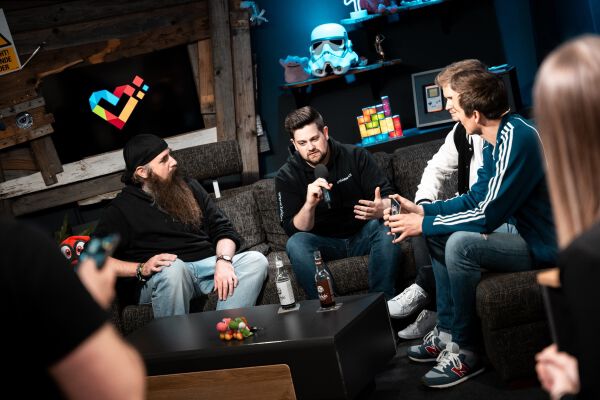 Gegen Mobbing und Rassismus: LiveForLifeTV e.V. und EMP sammeln hohe fünfstellige Spendensumme für den Helden e.V. auf Twitch