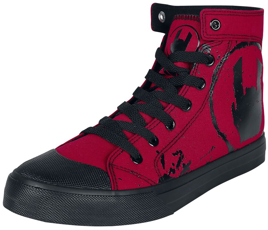 Rote Sneaker mit Rockhand-Print