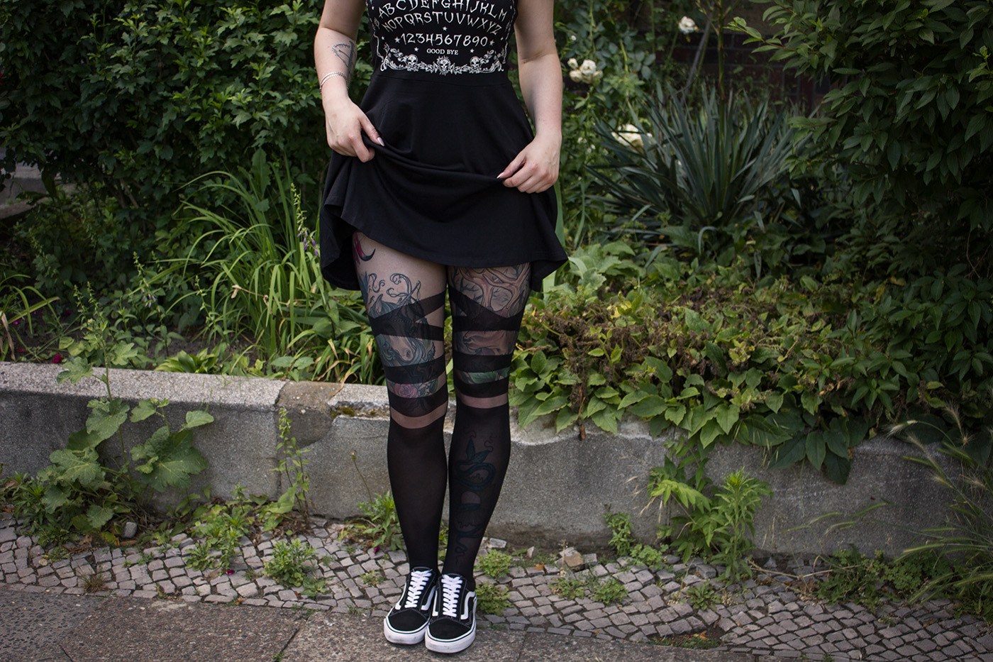 V Strap Sheer Tights Pamela Mann